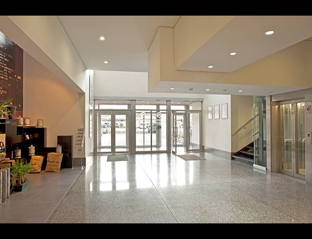 7,296M² OFFICE FOR SALE IN LONGMEADOW